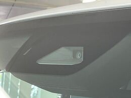 【トヨタセーフティセンス】走行中に前方の車両等を認識し、衝突しそうな時は警報とブレーキで衝突回避と被害軽減をアシスト。より安全にドライブをお楽しみいただけます。