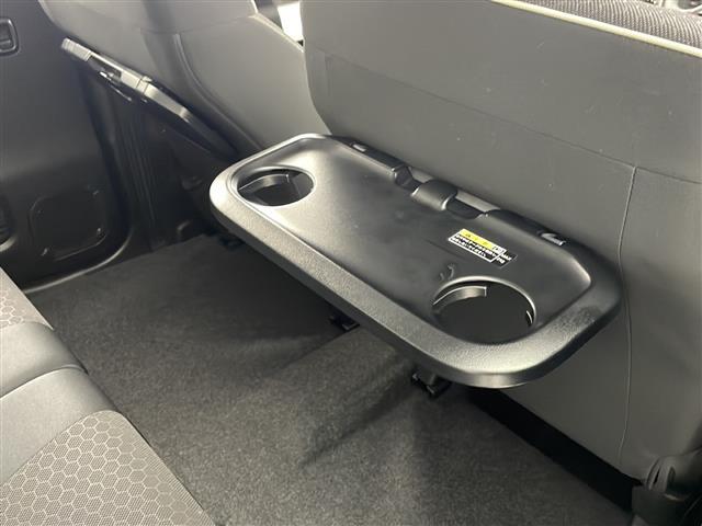【ドリンクホルダー】長時間のドライブを快適に過ごすために、必須の車内アイテムですね。