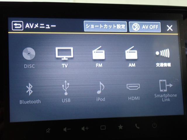 CD/DVD再生やBluetoothオーディオ、フルセグテレビなど　多彩なメディアに対応した　メモリーナビを装備しています。