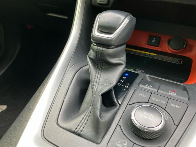 お車に合わせて無料保証以外にも、保証範囲、期間、距離を拡充させた有料保証もご用意しております！中古車の購入が初めてで不安・・・というお客様もご安心ください！