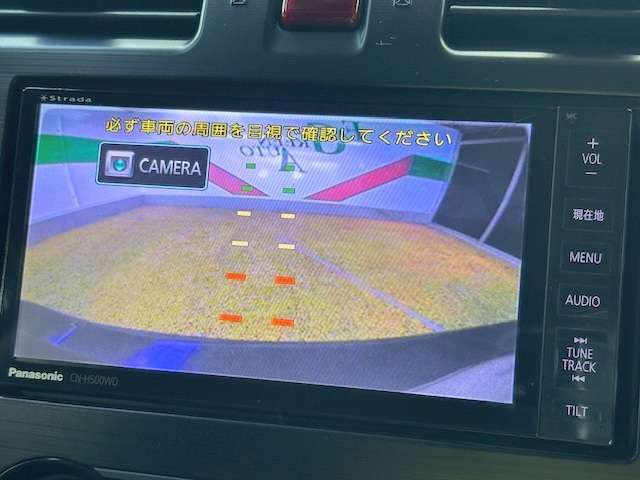 バックカメラがついて後方確認が簡単にできます！苦手としている車庫入れ等も安心して出来ますね！凄く需要の高い装備ですので、最初から付いていれば言う事なしですよね！？