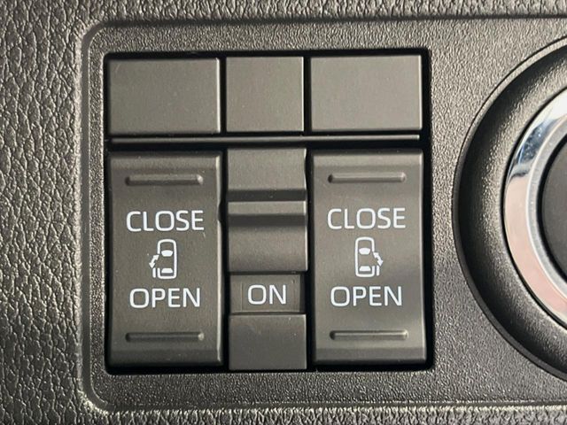 【両側パワースライドドア】スマートキーや運転席のスイッチで後席両側スライドドアの開閉が可能♪電動だから力を入れてドアを開ける必要が無く、小さなお子様でも簡単に開け閉めでき快適です♪