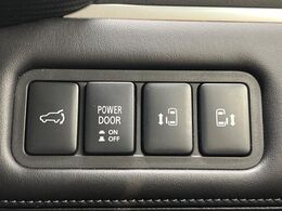 【両側パワースライドドア】スマートキーや運転席のスイッチで後席両側スライドドアの開閉が可能♪電動だから力を入れてドアを開ける必要が無く、小さなお子様でも簡単に開け閉めでき快適です♪