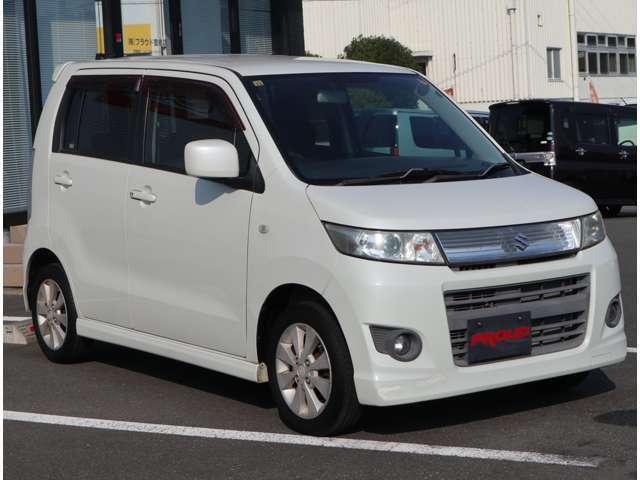 プラウドでは20代、30代のスタッフが元気よく対応させていただきます！「どんな車両があるのか見に来た」「ちょっと現車を見てみたい」などお気軽にご来店、ご相談ください♪
