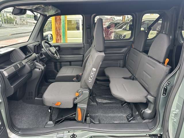 ★5年間新車保障★初度登録から5年間の新車保証が含まれています。長期間、安心してお乗り頂けます！保障費用は支払総額に含まれています！遠方のお客様は保証継承後、お近くのディーラーにて保証が受けられます！