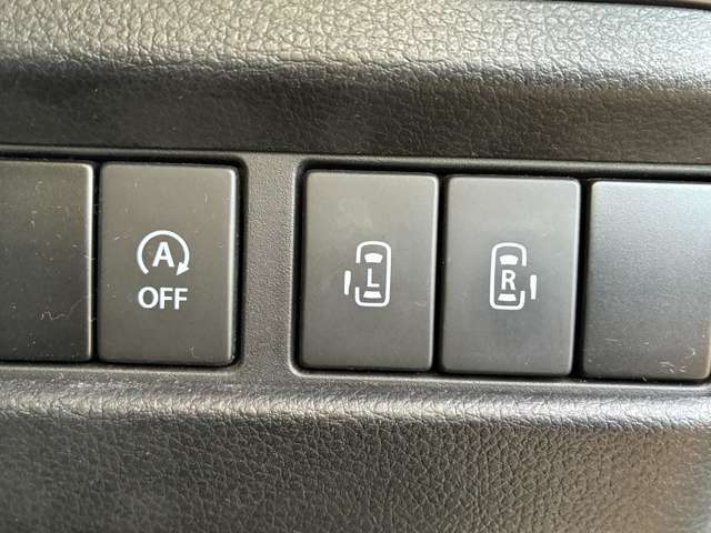 両側電動スライドドアでとっても便利です。