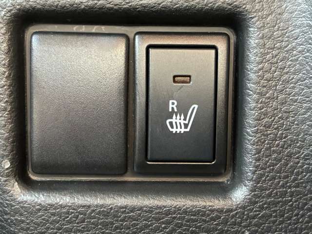 ★冬にうれしいシートヒーター★お尻がぽかぽか！エアコンが利く前に乗り込むことが多いドライバーの身体を素早く暖めてくれます！