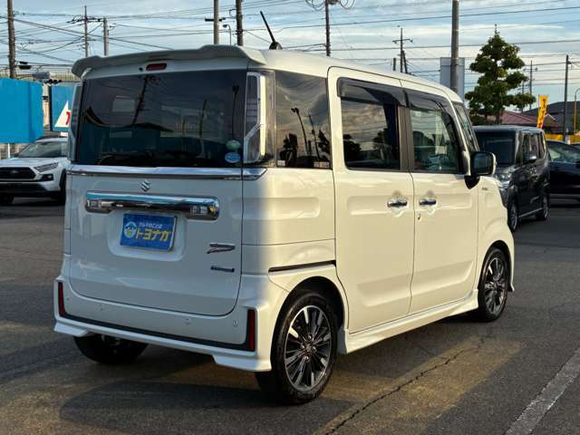 雹による凹みが少しありますが、その分価格がお買い求めやすくなっております。状態は担当営業までお申しつけ下さい。