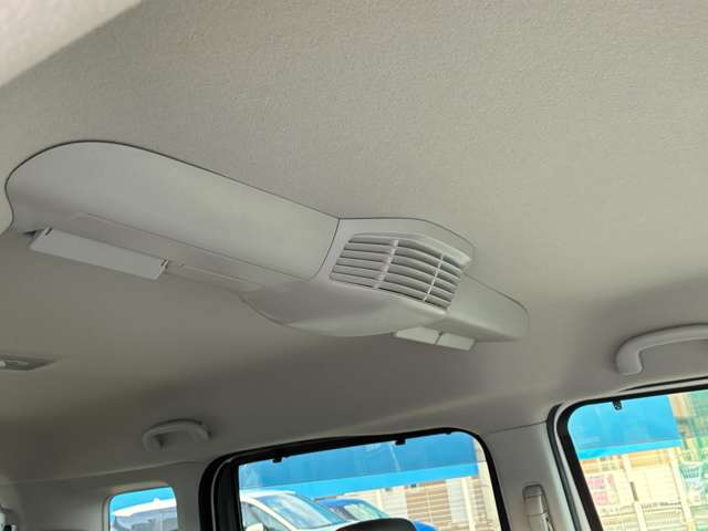 スリムサーキュレ-ター！室内の空気を効率よく循環させて、室温全体を均一にキープ。小風量の高速気流を吹き出して、冷たい空気や温かい空気の偏りを解消します。