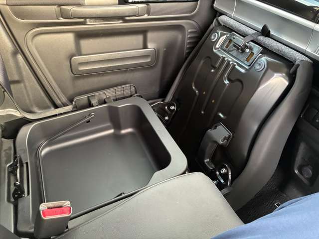 当店のお車はすべて点検をしてからのご納車となります。納車後の保証も付けさせて頂いておりますので安心して乗って頂けます。