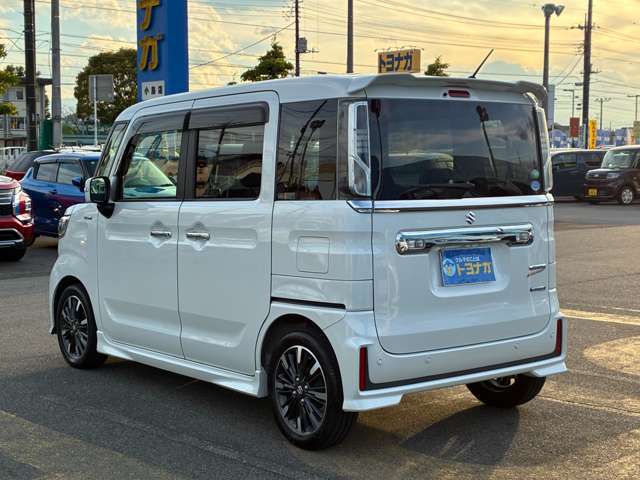 雹による凹みが少しありますが、その分価格がお買い求めやすくなっております。状態は担当営業までお申しつけ下さい。