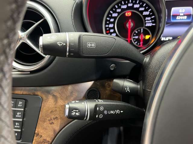 【運転席操作部】『運転席周辺の装備』の画像になります。快適なドライブを楽しむための機能が装備されています！運転席から触れるので使いやすいです！