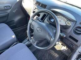 ステアリング☆ダッシュ回り綺麗です☆禁煙車です内装綺麗です