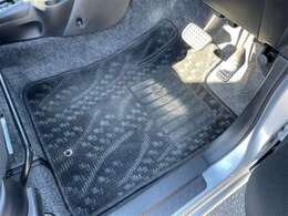 純正フロアーマット