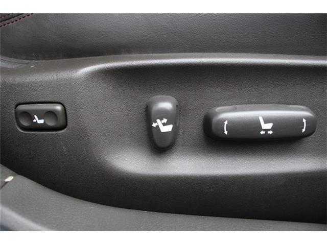 【シートポジションメモリー機能付きパワーシート】お好みの位置に合わせて電動で移動が可能です♪
