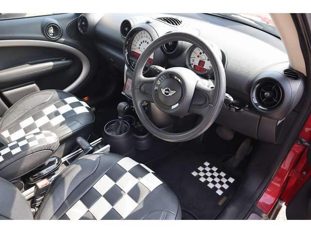 全体的にまとまりがあるオシャレな車内空間！