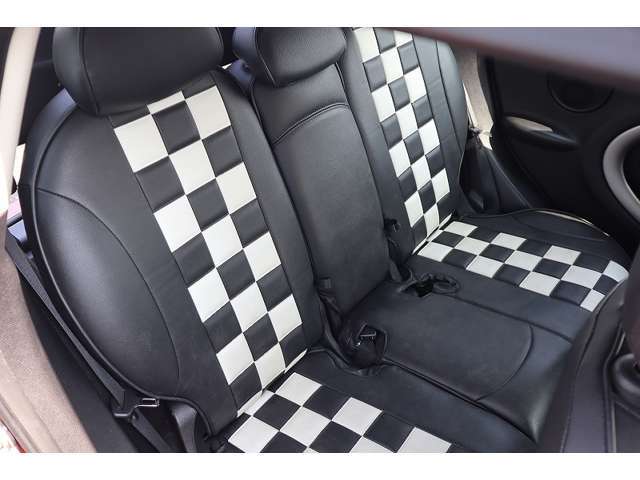 リヤシートは可倒式なのでシーンに合わせて幅広くお使いいただけます