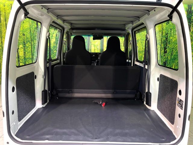 普段のお買い物や通勤、送迎等に十分な荷室スペースを確保しております。セカンドシートを倒すと、大きな荷物の積載も可能です♪