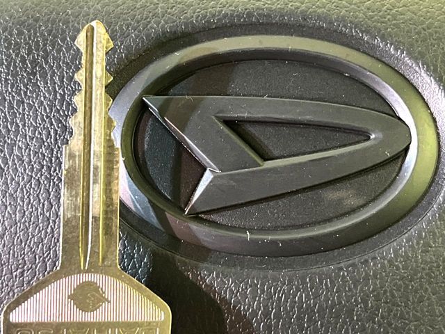 【キーレス】少し離れた場所からでもボタン一つでドアの開錠・施錠ができるのでとっても便利！ドアの鍵穴周りに傷をつけることもありません♪