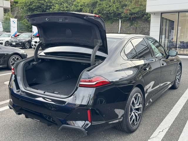 国道246号線沿い、南町田グランベリーパーク駅すぐ。BMW Premium Selection 東名横浜/〒194-0004 東京都町田市鶴間5-18-1/TEL：042-788-8022