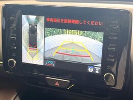 【パノラミックビューモニター】専用のカメラにより、上から見下ろしたような視点で360度クルマの周囲を確認することができます☆死角部分も確認しやすく、狭い場所での切り返しや駐車もスムーズに行えます。