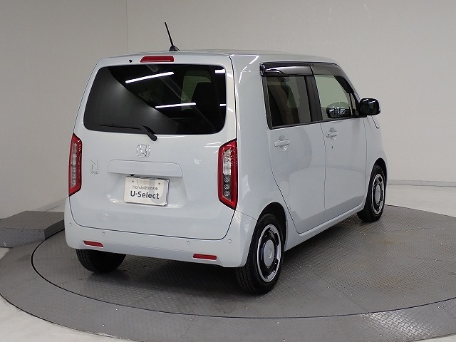 リアガラスはもちろんプライバシーガラスで周りの視線も気にならないので、お子様・ご友人もゆったりとした居住空間を満喫できるはずです！