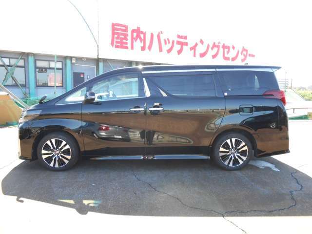 サイドバイザー付きですので雨の日でも換気ができ車内も濡れません♪