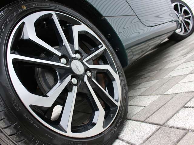 純正オプション16インチアルミホイール！腰下荷重を軽くしてさらに燃費にも貢献します☆