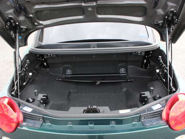 コンパクトでも意外と広々としたラゲッジスペース！