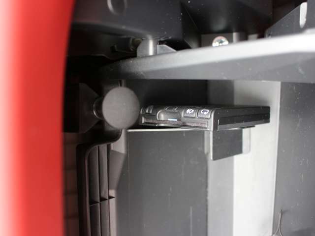 ETCももちろん装備！いまや無い車はないのではないかというくらいですがこちらも例外ではなく装備されております！後からつける手間もお金もかからず高速もスイスイなので友達・家族と遠出も楽しくなるはずです