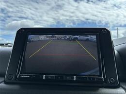 【バックモニター】後ろのカメラの映像がモニターに映し出されるので、後方の見えない死角や、障害物との距離感などもしっかり安全確認することができます！