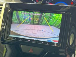 【バックカメラ】駐車時に後方がリアルタイム映像で確認できます。大型商業施設や立体駐車場での駐車時や、夜間のバック時に大活躍！運転スキルに関わらず、今や必須となった装備のひとつです！