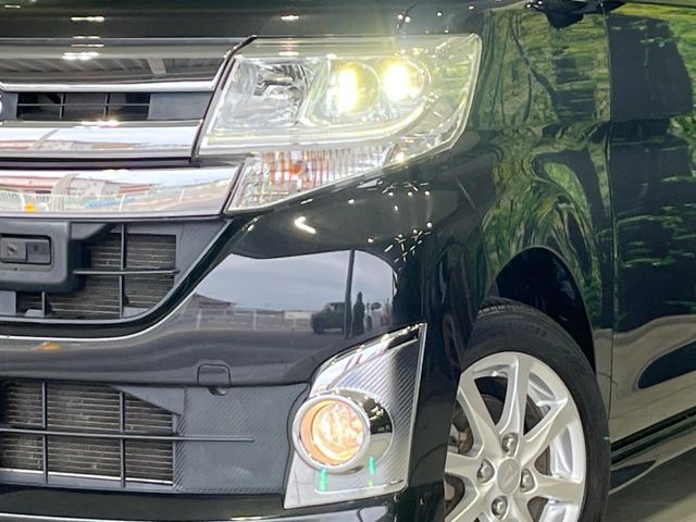 【LEDヘッドライト】悪天候や夜間走行時も良好な視界を確保し安心して運転できる高輝度LEDヘッドライトを装備！点灯速度が早く、消費電力も抑えられています。