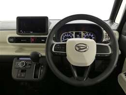 しっかりまとまった感のあるインパネ。各スイッチ類も使いやすい位置に配置されています。