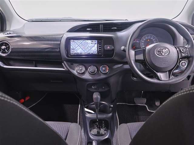 必要な装備を使いやすい位置に配置した機能的な運転席まわり。操作感や車両感覚など、ぜひ運転席に座って確かめてください。