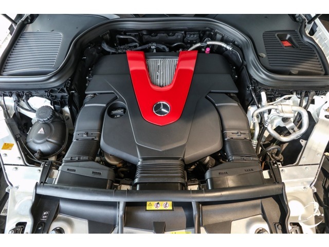 3.0リッター　V6ツインターボエンジンを搭載して出力367　馬力トルク53.0kgmを発揮する正にAMGモデルに相応しい1台です。