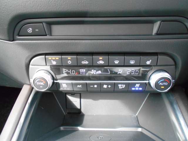 運転席、助手席シ-トヒーター　ベンチレーション付いてます