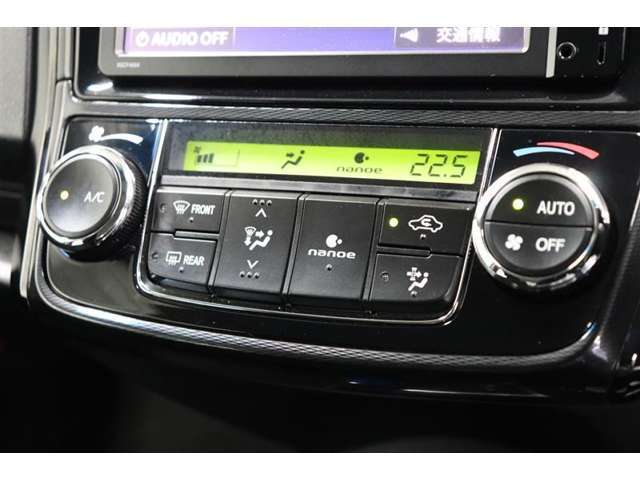 ナノイー付きのオートエアコンで清潔で快適な車内空調です。