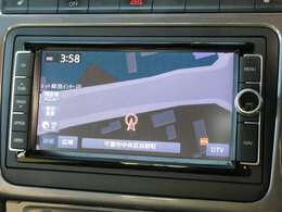 今では必需品のアイテム！VW純正メモリーナビ！知らない道もナビがあれば安心！フルセグも付いてます！お客様のカーライフを快適にサポートしてくますね♪