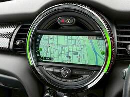 先進のBMW　タッチパッド付きi-driveとほぼ同性能のHDDナビゲーションになります。USBインターフェースやブルートゥースオーディオなど様々な先進機能をお楽しみいただけます。