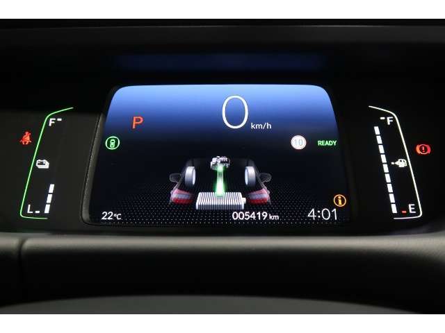 視認性、認識性にこだわった、7インチの大型カラー液晶メーターを採用。速度は読み取りやすいよう数字で大きく表示します！