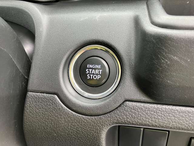 ボタン一つでエンジンの始動、停止が可能なキーレスプッシュスタートシステムを装備