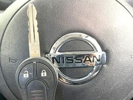 【キーレス】少し離れた場所からでもボタン一つでドアの開錠・施錠ができるのでとっても便利！ドアの鍵穴周りに傷をつけることもありません♪