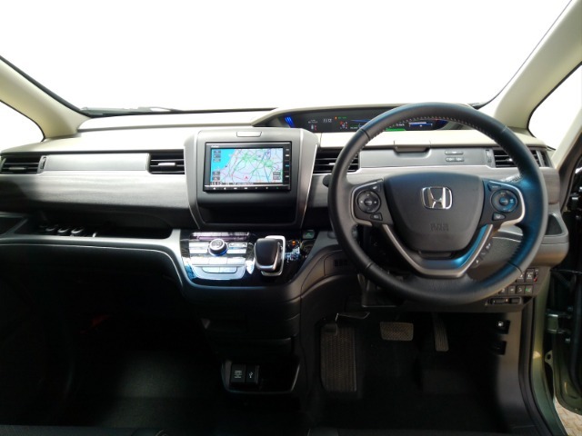 Honda車が初めての方にも扱いやすく分かりやすいインパネ周りと各種スイッチ類です。
