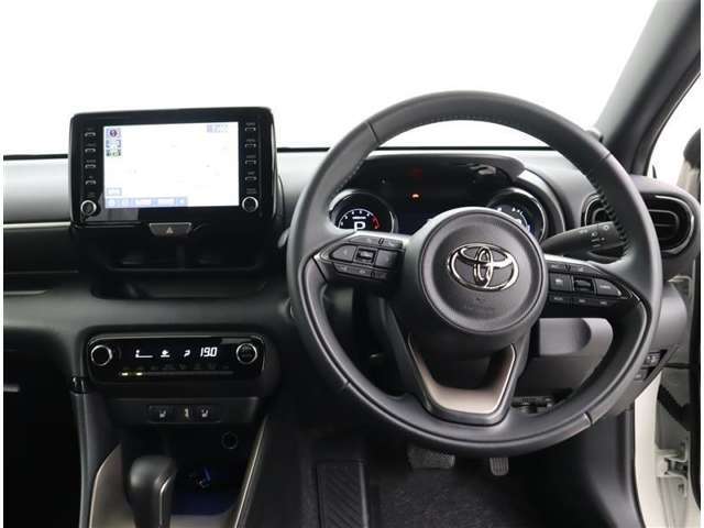 運転席から各種ボタンの操作がしやすいように設計されたデザイン。シンプルなつくりなので、運転が苦手な女性も安心して運転することができます。