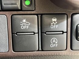 【スマートアシスト】走行中に前方の車両等を認識し、衝突しそうな時は警報とブレーキで衝突回避と被害軽減をアシスト。より安全にドライブをお楽しみいただけます。
