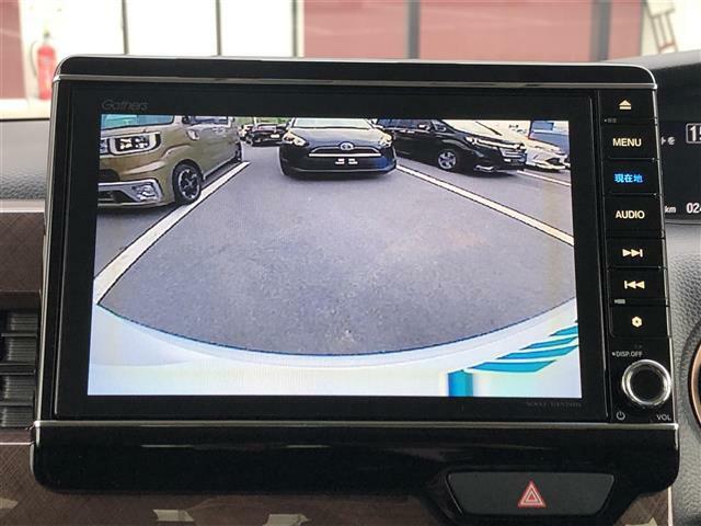 【バックモニター】後ろのカメラの映像がモニターに映し出されるので、後方の見えない死角や、障害物との距離感などもしっかり安全確認することができます！