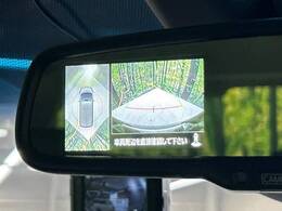 【マルチテレインモニター】車のフロントやサイドのカメラ画像を同時にモニター表示することで、悪路や狭い道を走行時でも周囲の状況確認ができ安心！本格SUVにうれしい装備です♪