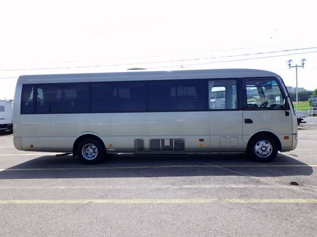 ボディー外寸　長さ773cm×幅201cm×高さ273cm