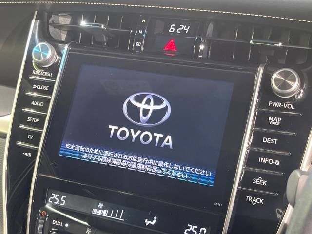 【メーカー純正ナビ】インテリアに溶け込むスタイリッシュな「専用設計」メーカーナビを装備♪視認性や操作性など基本性能にも優れ、より上質なカーライフをお楽しみいただけます。